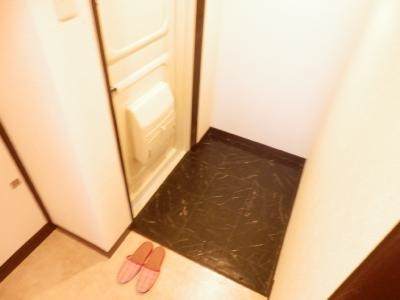 ロイヤルコーポの玄関