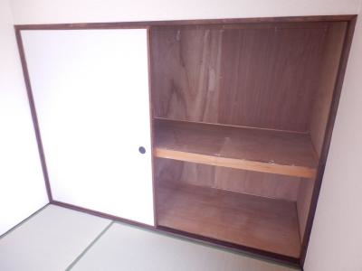 ロイヤルコーポの内装|和室たっぷり収納