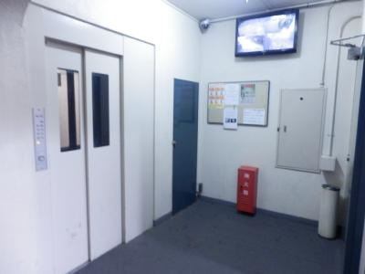 ロイヤルコーポのその他|エレベーター