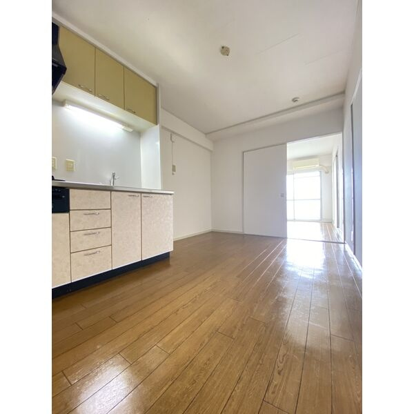 ロイヤルコーポの居間・リビング