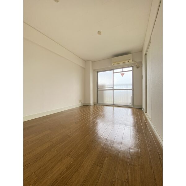 ロイヤルコーポの居間・リビング