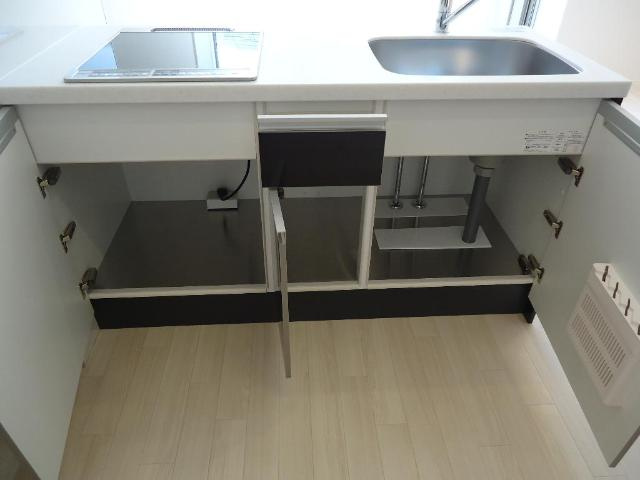 ナチュラルハイムのキッチン|キッチン収納開き