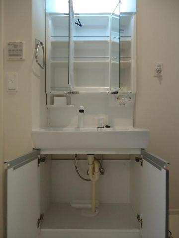 ナチュラルハイムの洗面所|洗面収納開き