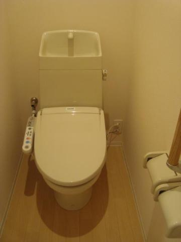 カーサブリランテ櫛原のトイレ|シャワー付トイレ