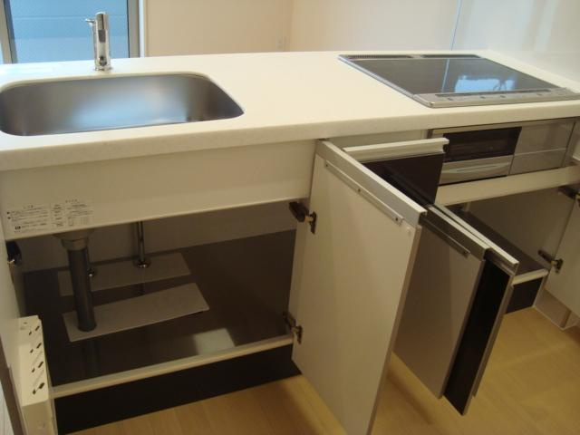 カーサブリランテ櫛原のキッチン|キッチン下収納