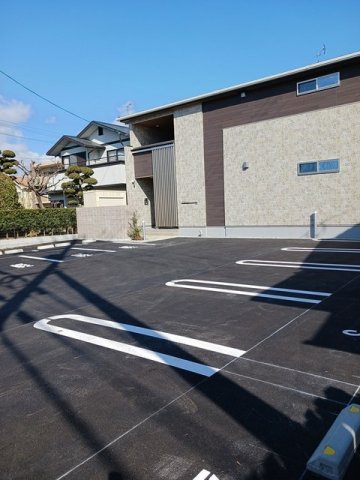 オリーブの駐車場