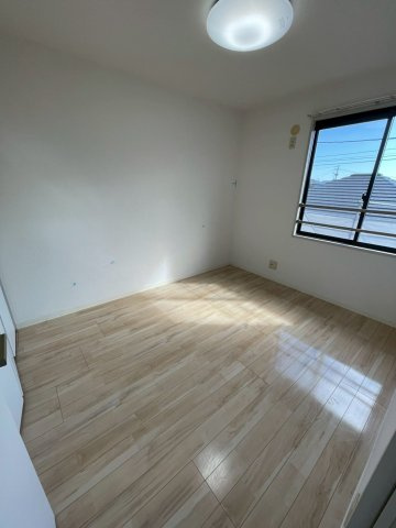 フォンテーヌ宮ノ陣Ⅱ　B棟の洋室