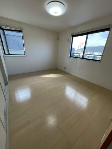 フォンテーヌ宮ノ陣Ⅱ　B棟の洋室