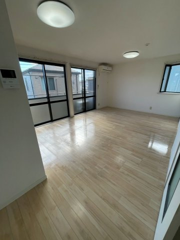 フォンテーヌ宮ノ陣Ⅱ　B棟の居間・リビング