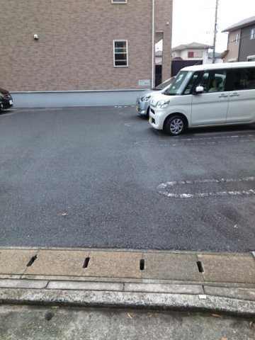 ラミアカーサの駐車場