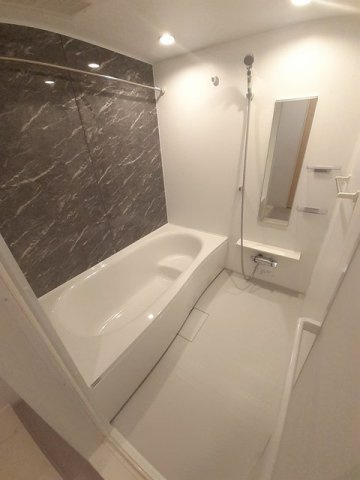 メゾンかえでの浴室