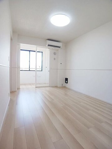 ファミリア長門石の居間・リビング