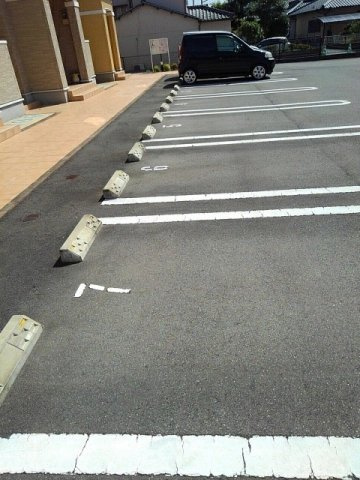 ファミリアの駐車場