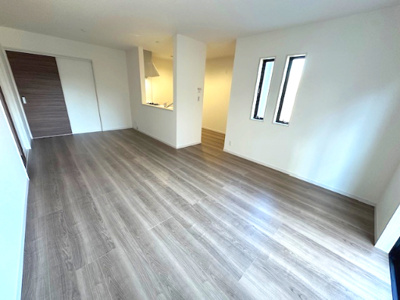 【居間・リビング】 | Livele Garden.S豊中市桜の町6期 | ご家族が集まるLDKは17帖！廊下・LDKと繋がる2WAY洗面室で効率よく家事が行えます。