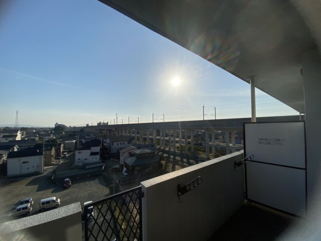 ルネス津福のバルコニー|同建物別部屋 現況優先