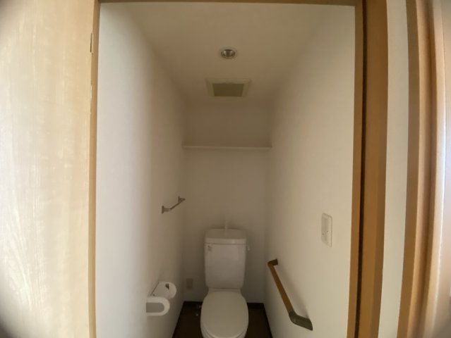 ルネス津福のトイレ|同建物別部屋 現況優先