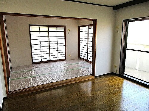 ライオンズマンション諏訪野のその他|リビングダイニングから和室へ