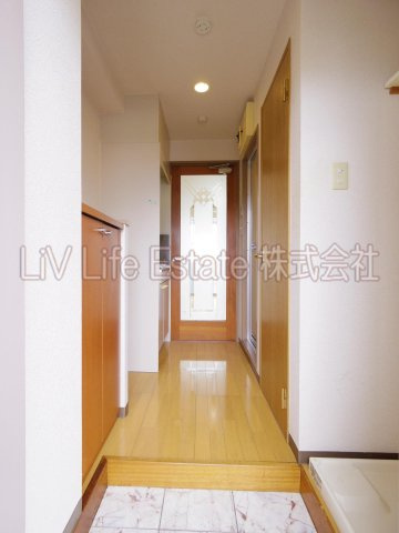 小平市小川町２丁目の賃貸マンションの玄関