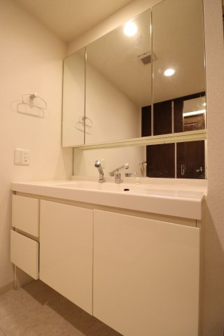 ロフティ諏訪野の独立洗面台