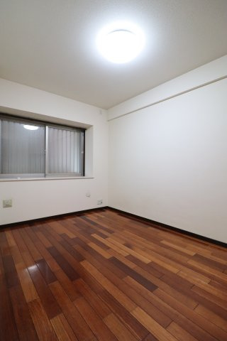 ロフティ諏訪野の洋室