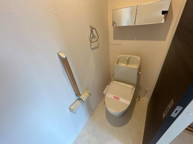 シャン・ドゥ・ポワロのトイレ|シャワー付トイレ