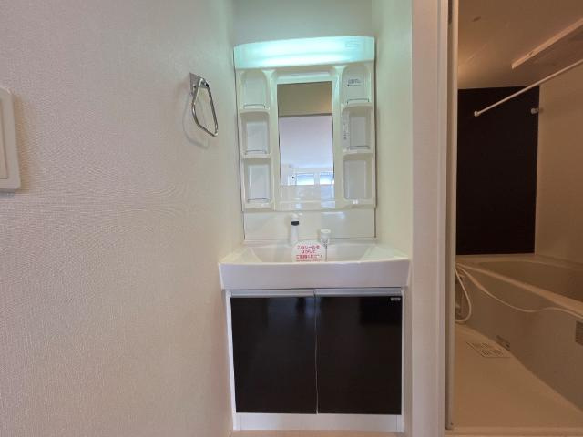 シャン・ドゥ・ポワロの洗面所|洗髪洗面化粧台