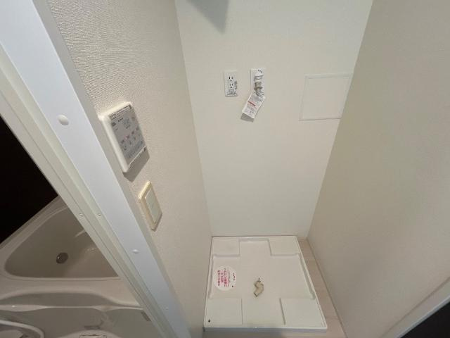 シャン・ドゥ・ポワロの洗面所|室内洗濯機置場