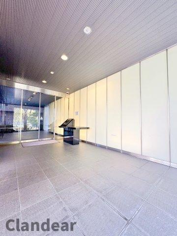 ザ・ステージオウエストレジデンスのエントランス|ドキドキの新生活も、安心してスタート。ぴったりの住まいを見つけませんか？クランディアが一緒に住まい選びをサポートします‼　まずは、お気軽にお問合せください　＃クランディア