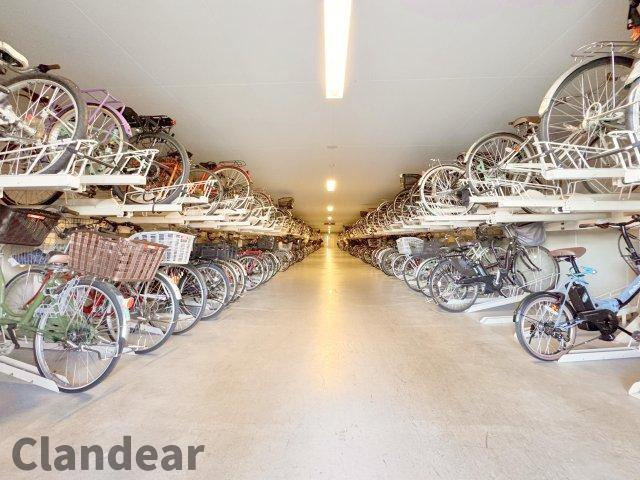 ザ・ステージオウエストレジデンスの駐輪場|ドキドキの新生活も、安心してスタート。ぴったりの住まいを見つけませんか？クランディアが一緒に住まい選びをサポートします‼　まずは、お気軽にお問合せください　＃クランディア