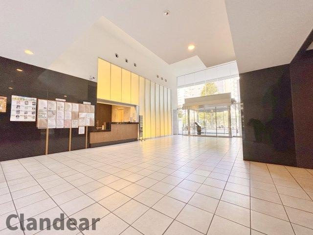 ザ・ステージオウエストレジデンスのロビー|ドキドキの新生活も、安心してスタート。ぴったりの住まいを見つけませんか？クランディアが一緒に住まい選びをサポートします‼　まずは、お気軽にお問合せください　＃クランディア