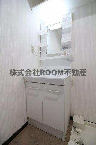 カシェットイン都北の独立洗面台|朝の支度にも助かる、独立の洗髪洗面化粧台