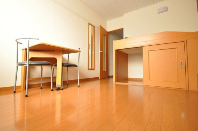 レオパレスいまじんの居間・リビング