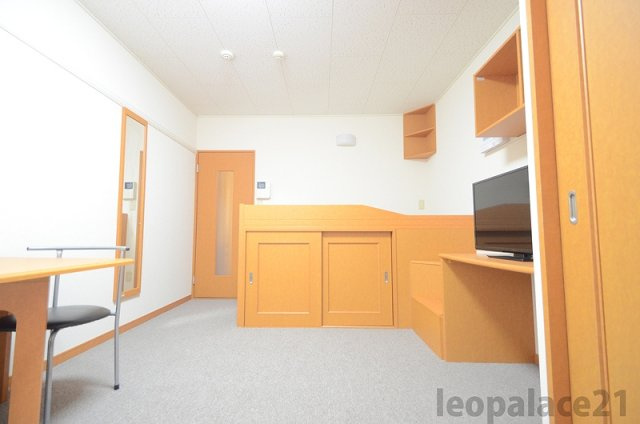 レオパレス日進の居間・リビング