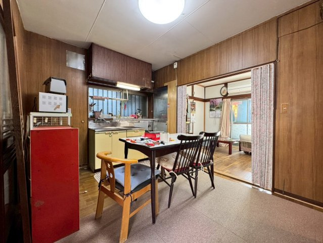 所沢市若松町中古戸建ての居間・リビング