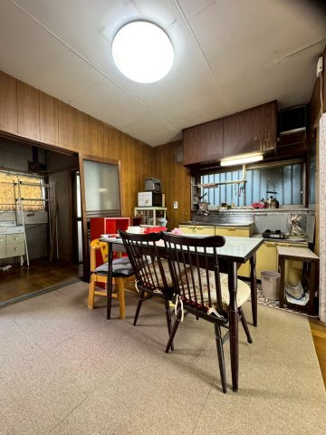 所沢市若松町中古戸建ての居間・リビング