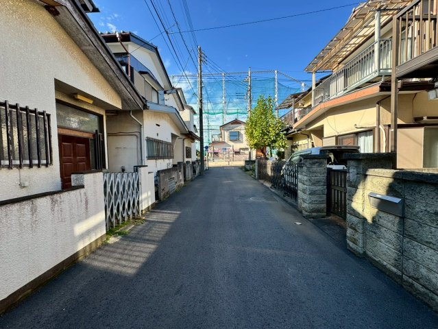 所沢市若松町中古戸建ての前面道路含む現地写真