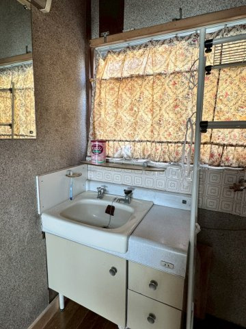 所沢市若松町中古戸建ての洗面所