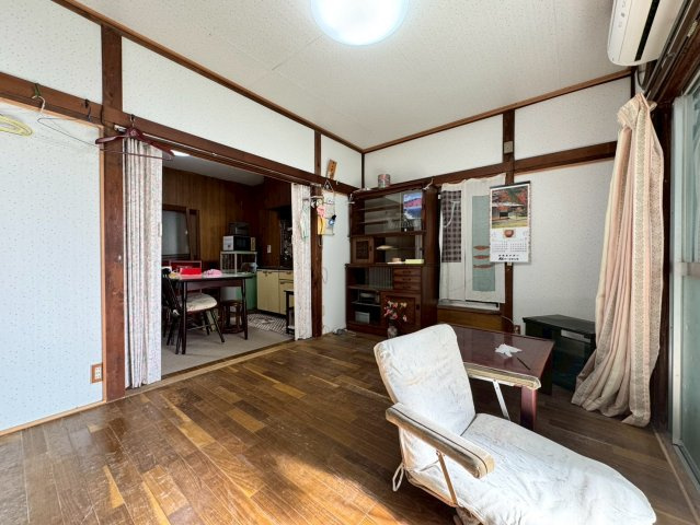 所沢市若松町中古戸建ての居間・リビング