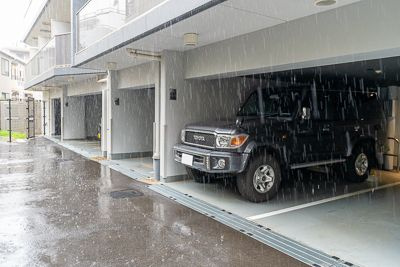 メゾン・クロイゾンの駐車場