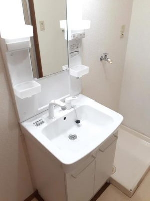 【洗面所】 | ホワイトルーム飯村Ｆ | スペースが確保できる洗面所です