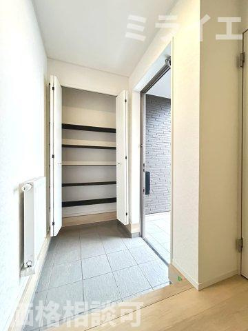 【新築戸建】石狩市花川南二条2丁目5棟の玄関