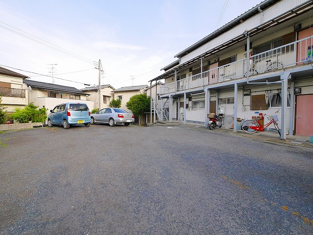 内田ハイツの駐車場