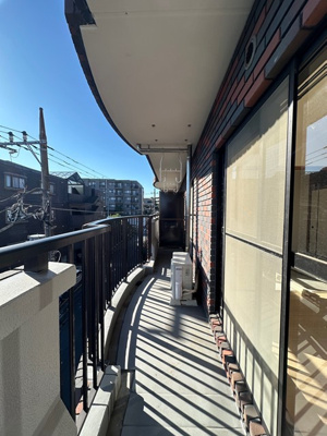 【バルコニー】 | サン・ヒル7 | バルコニーは南向きで陽当たり・風通し良好です！お洗濯物はお昼からでも乾きそう☆気分転換をするにもおすすめです♪