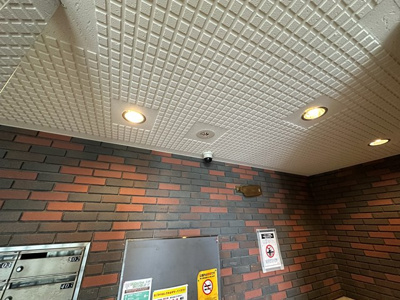 【セキュリティ】 | サン・ヒル7 | 共用エントランスにある防犯カメラです！夜遅くに帰宅する時も、お出かけ時でも安心ですね♪