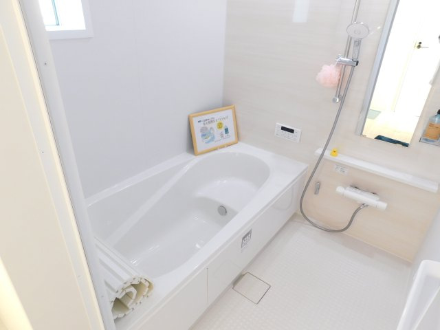 稲沢市祖父江町祖父江江東の新築一戸建の浴室|◇浴室◇　　広い１坪サイズ（LIXIL）・浴室暖房乾燥機・追い焚き・保温浴槽・エコベンチ浴槽・キレイサーモフロア・オートバス・バリアフリーバス