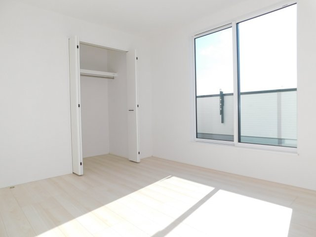 稲沢市祖父江町祖父江江東の新築一戸建の洋室|◇洋室◇　　南面で明るい洋室７．０帖　全居室収納完備♪　バルコニー付き！