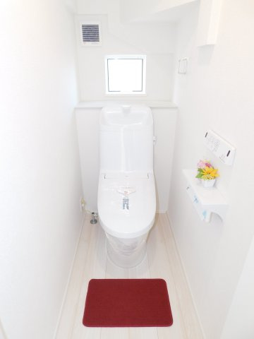 稲沢市祖父江町祖父江江東の新築一戸建のトイレ|◇トイレ◇　　１・２階　シャワートイレ　節水タイプ　リモコンパネル付き