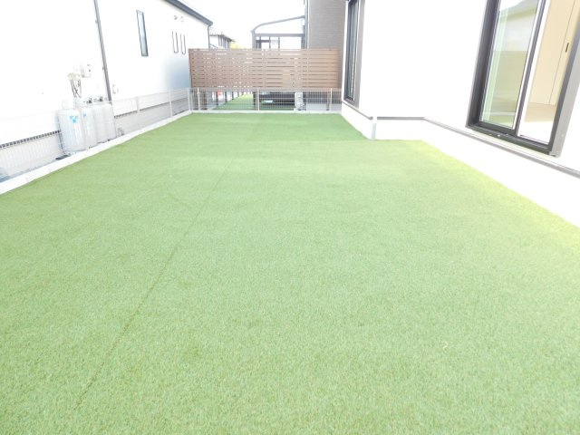 稲沢市祖父江町祖父江江東の新築一戸建の庭|◇南庭◇　　南面で陽当り良好な芝生の庭付き♪