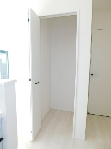 稲沢市祖父江町祖父江江東の新築一戸建の収納|◇パントリー◇　　日用品や食料品のストックに便利です！　　