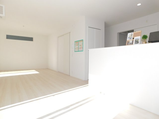 稲沢市祖父江町祖父江江東の新築一戸建の居間・リビング|◇リビング◇　　南面で明るく広いリビング２０．０帖　パントリー完備！